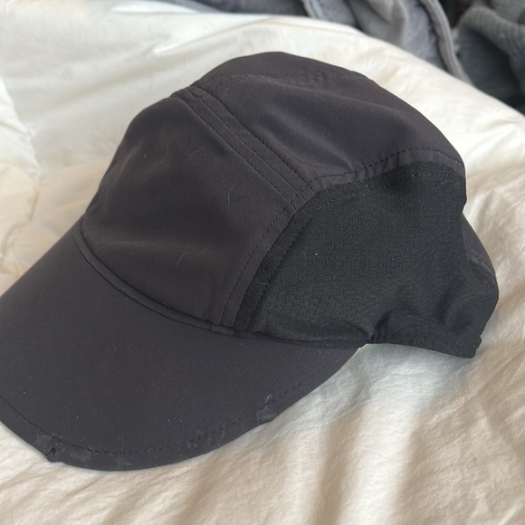 Lululemon black hat - Picture 2 of 6